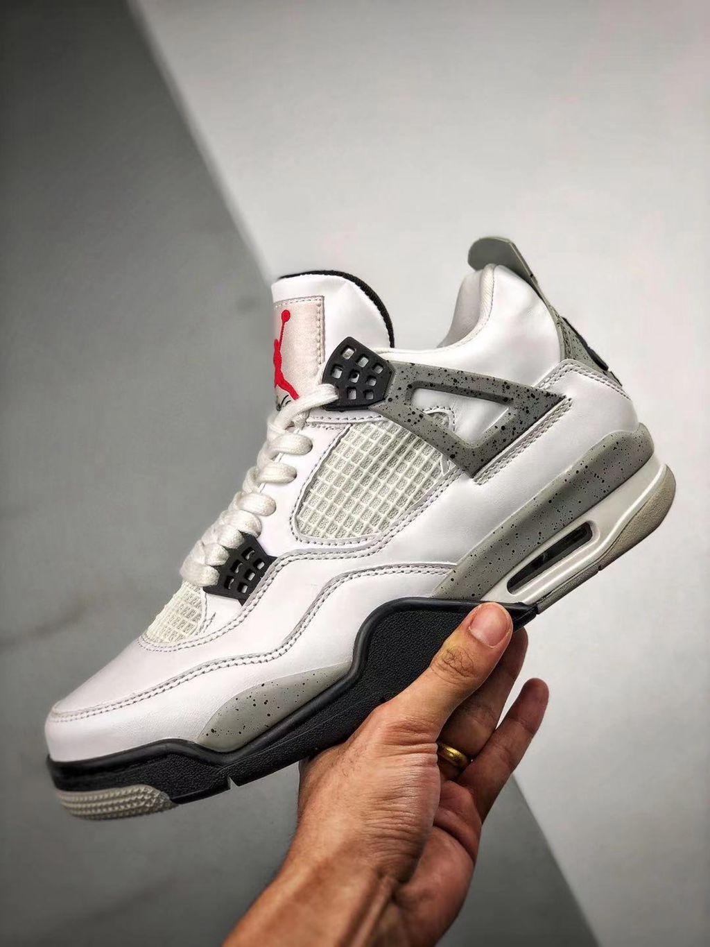 AIR JORDAN 4 WHITE CEMENT 2016